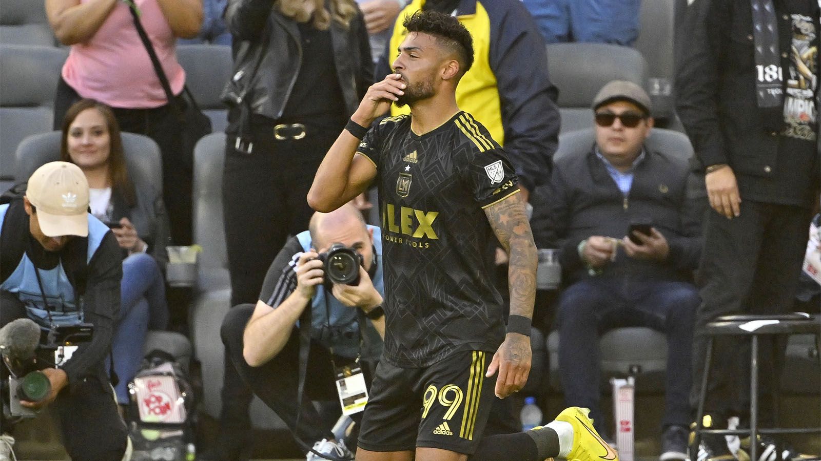 Hat S What I M Talking About Bouanga Hat Trick Gives LAFC 3 0 Win Over